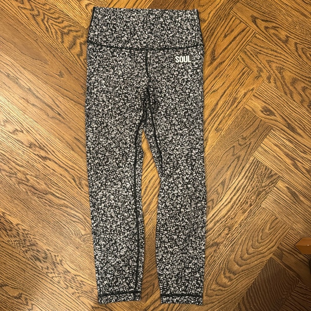 Lululemon leggings size 6 SOUL VIBES